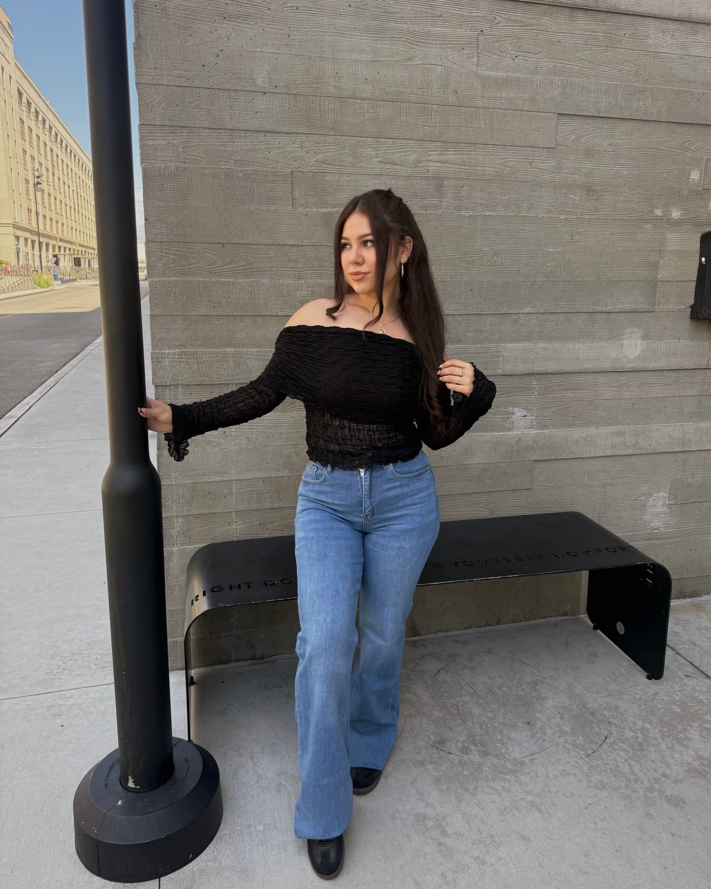 Kendall Straight Leg Jeans - Light Wash