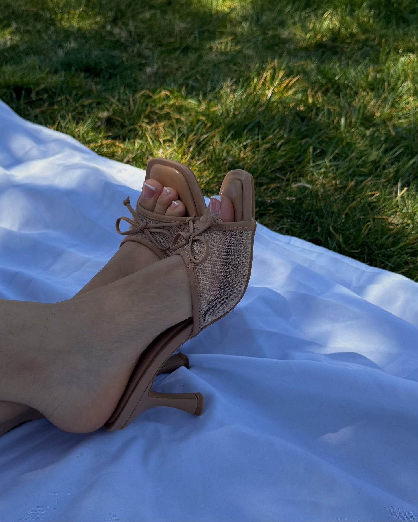 Chloe bow heel - Wide friendly - Beige