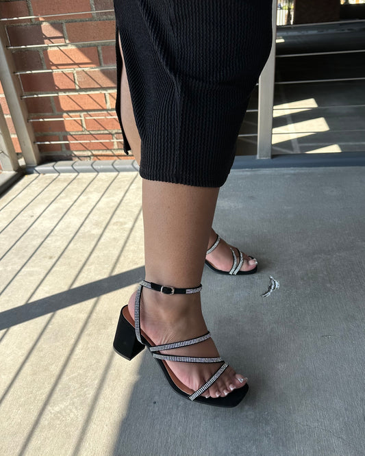 Regina Heel - Black - Wide Fit